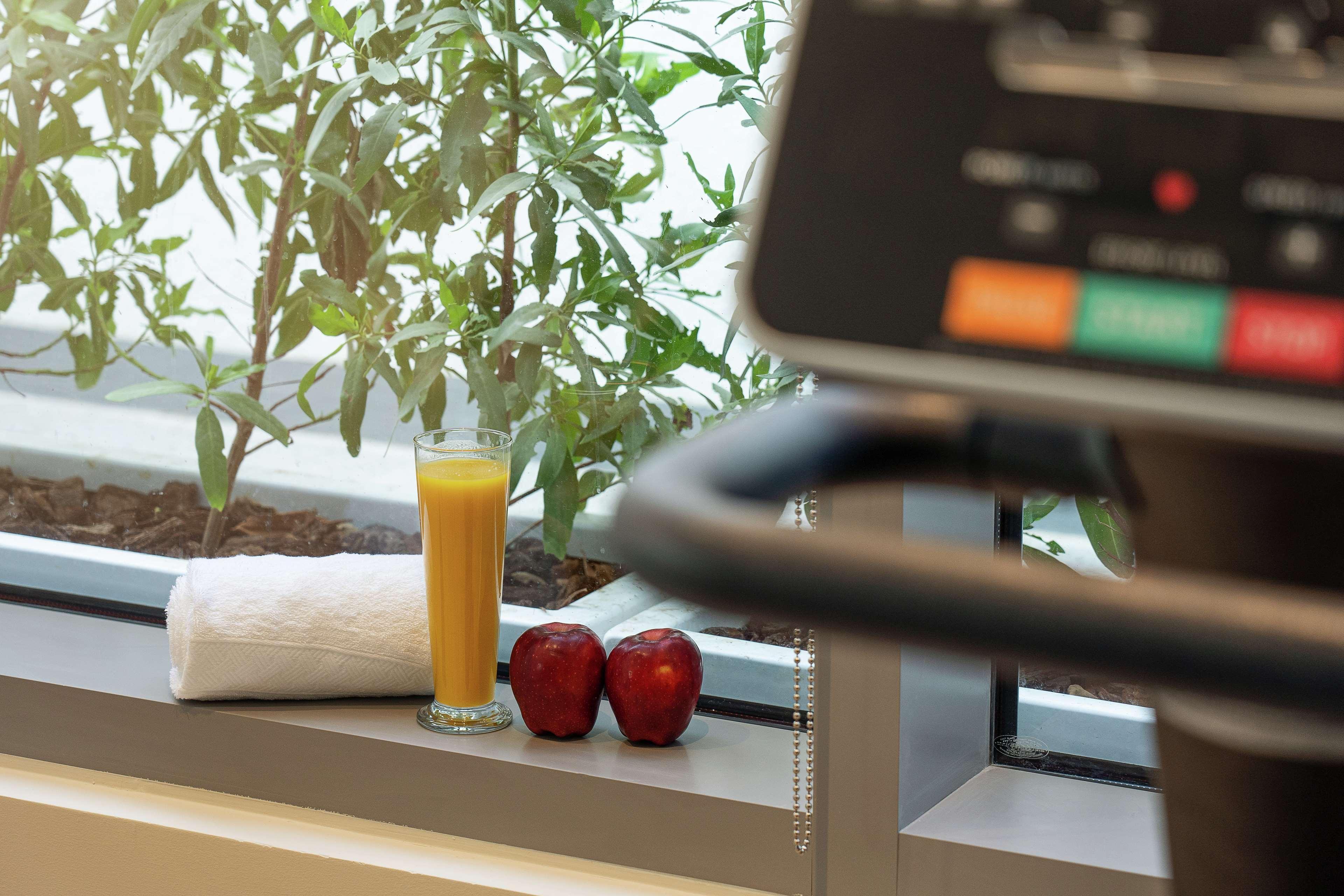 Готель Hampton By Hilton Al Barsha