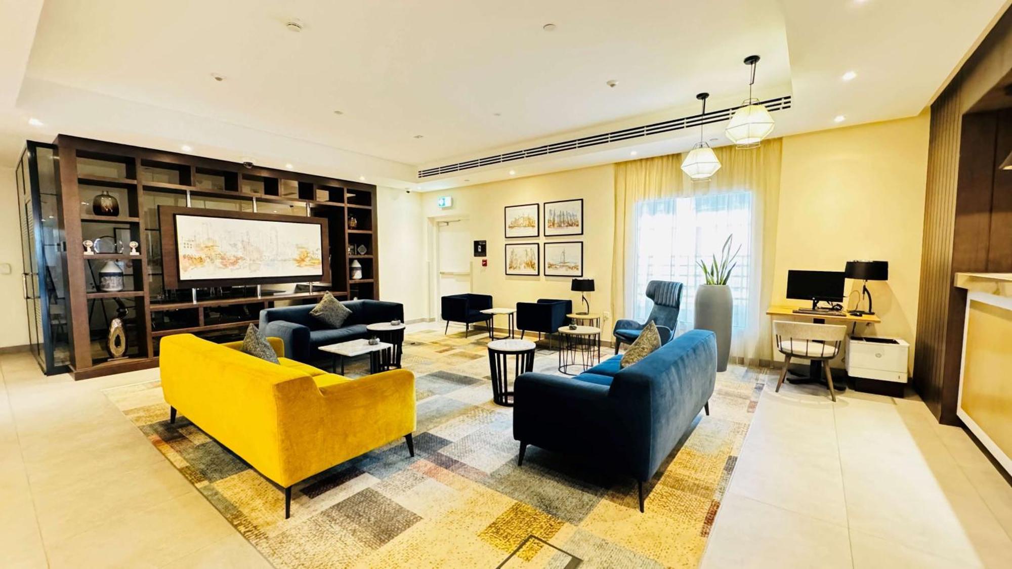 Hampton By Hilton Al Barsha Готель Дубай