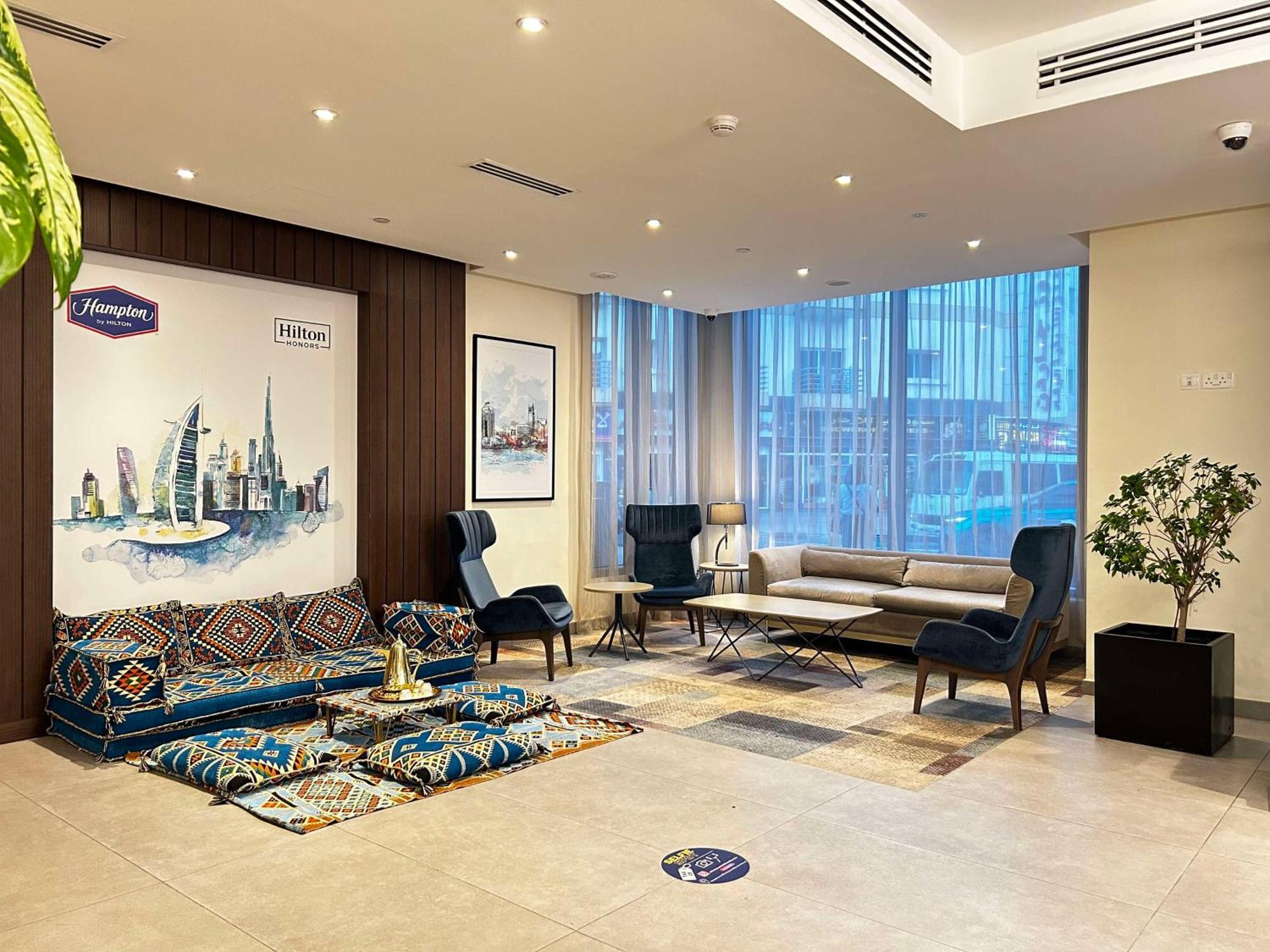 Hampton By Hilton Al Barsha Готель Дубай