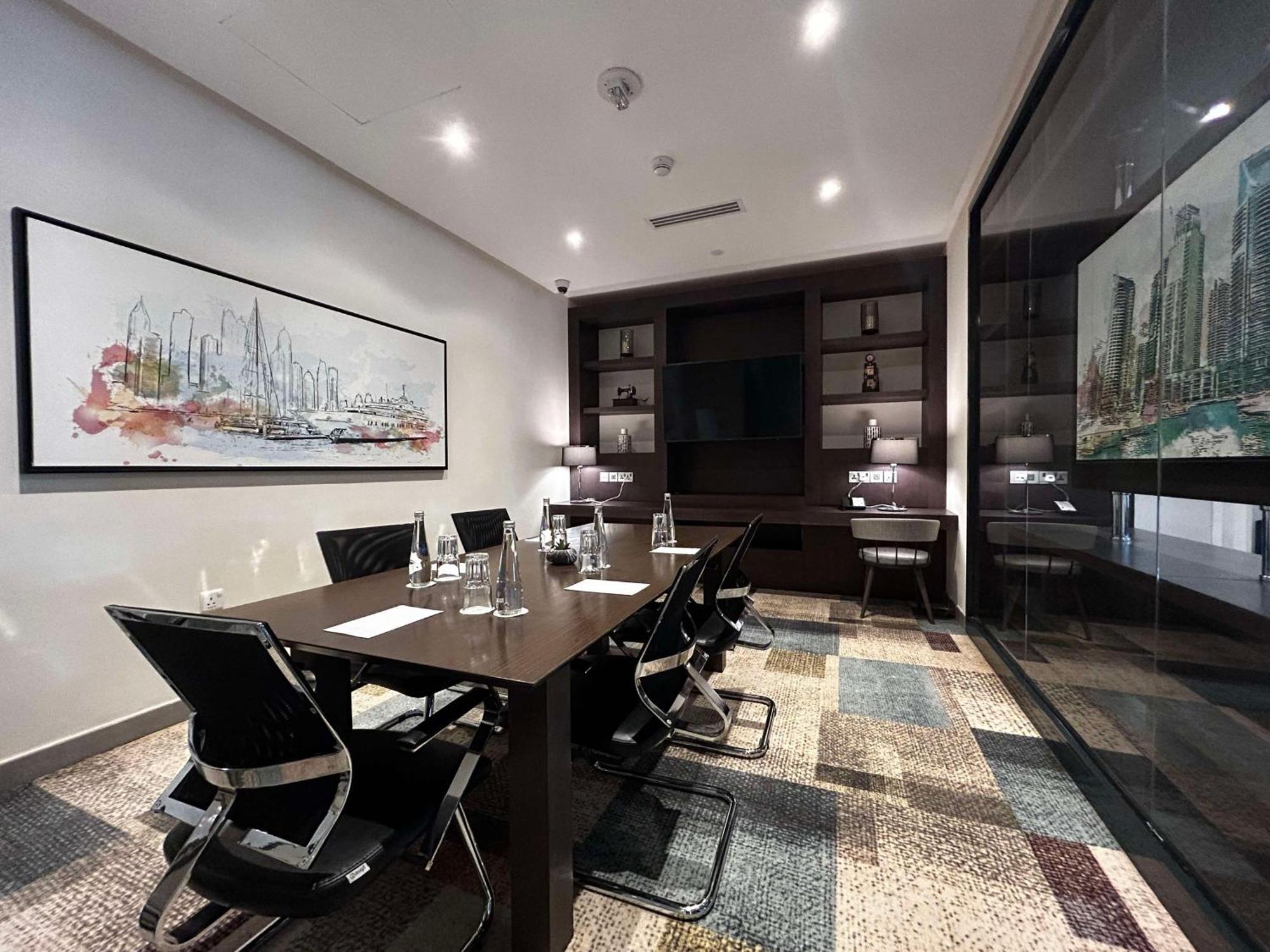 Hampton By Hilton Al Barsha 3* Дубай