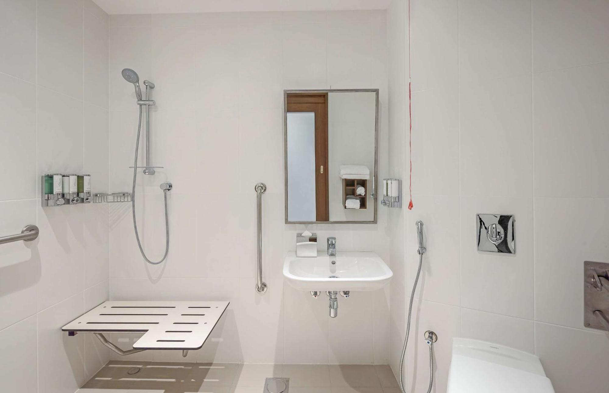 Hampton By Hilton Al Barsha Готель
