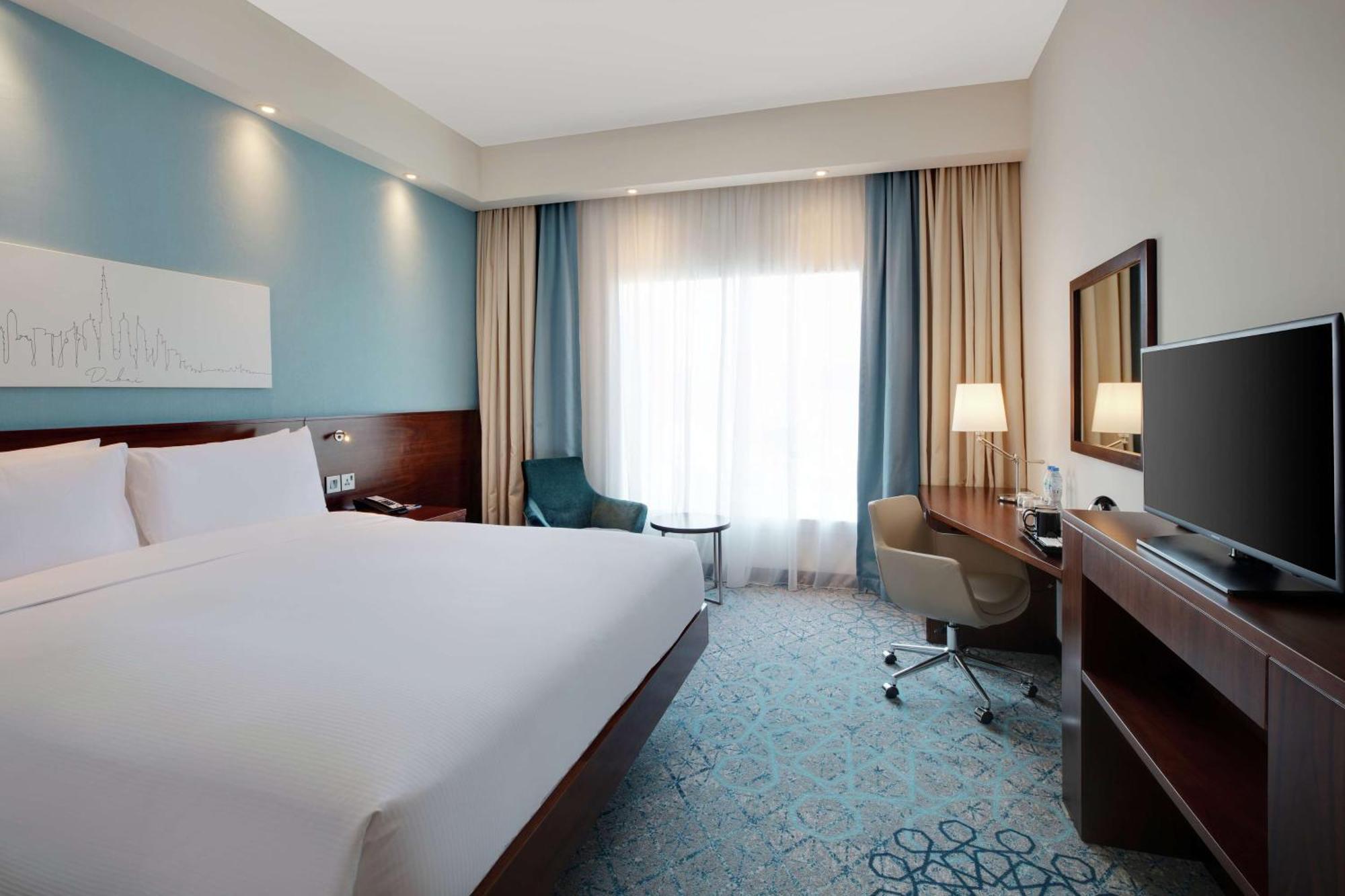 Hampton By Hilton Al Barsha Готель Дубай