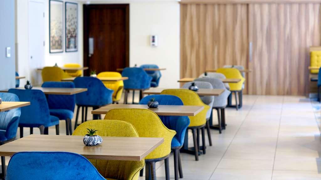 Hampton By Hilton Al Barsha होटल