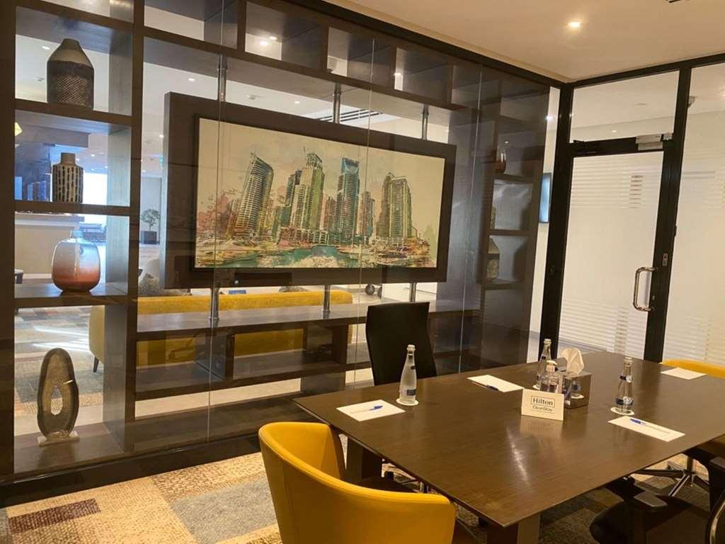 Hampton By Hilton Al Barsha होटल 3*