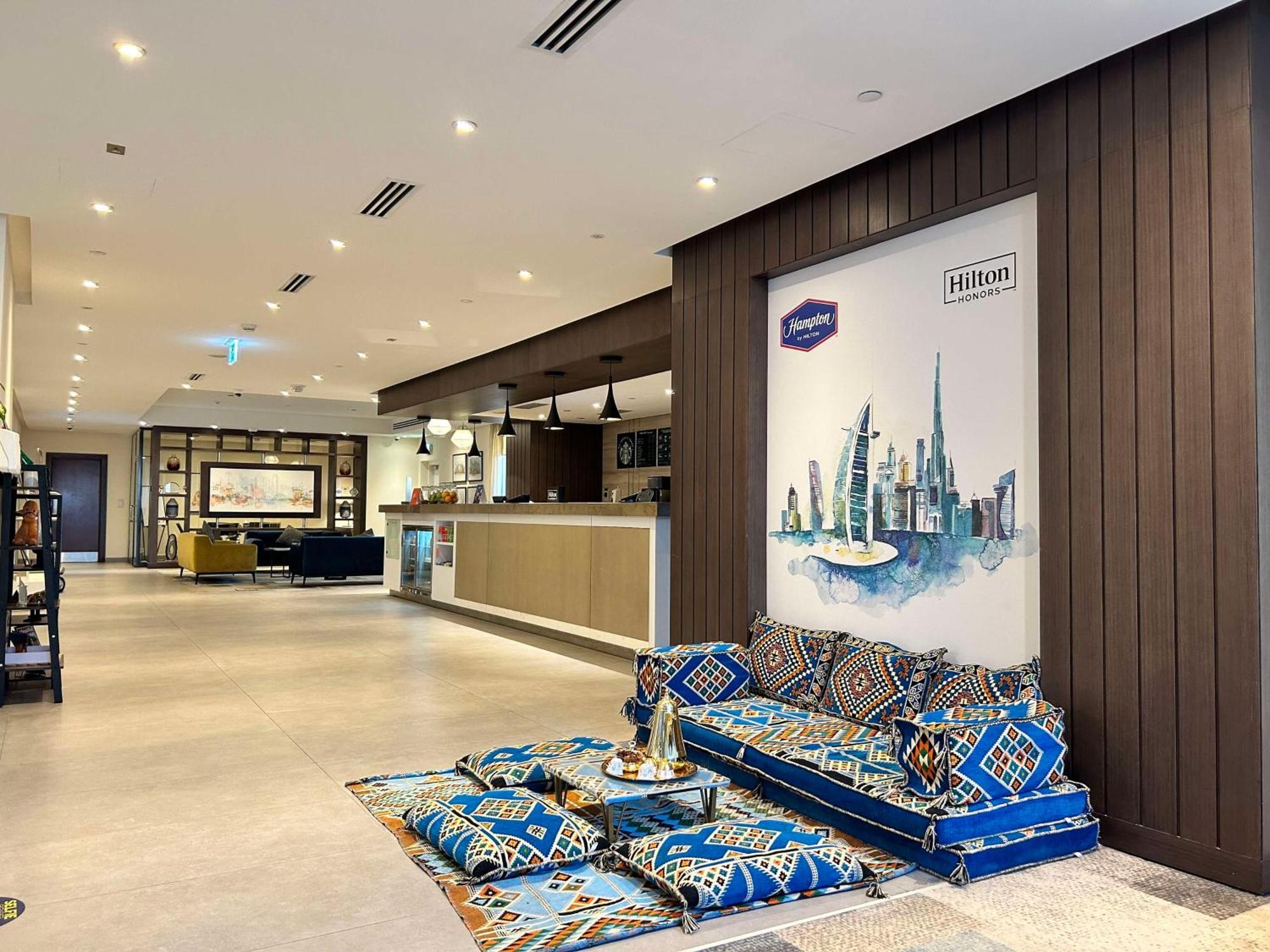 Hampton By Hilton Al Barsha होटल 3*